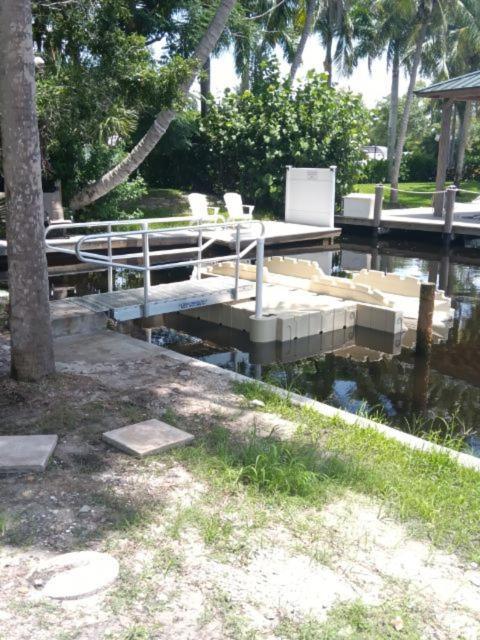 Blue Crab Dock On Gulf Canal Front Close 2 Beach Restaurants Bonita Springs Eksteriør bilde